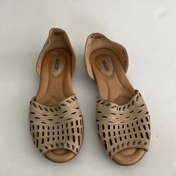 Earth beige leather slip on sandal shoes size 8 - Picture 1 of 8